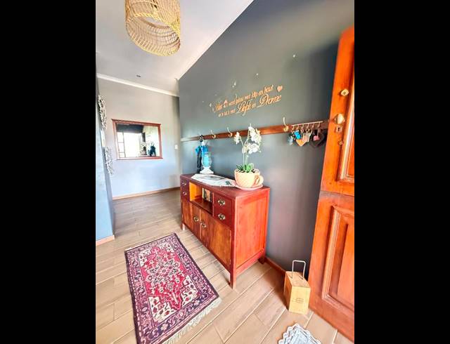 5 BEDROOM HOUSE FOR SALE IN BERGZICHT